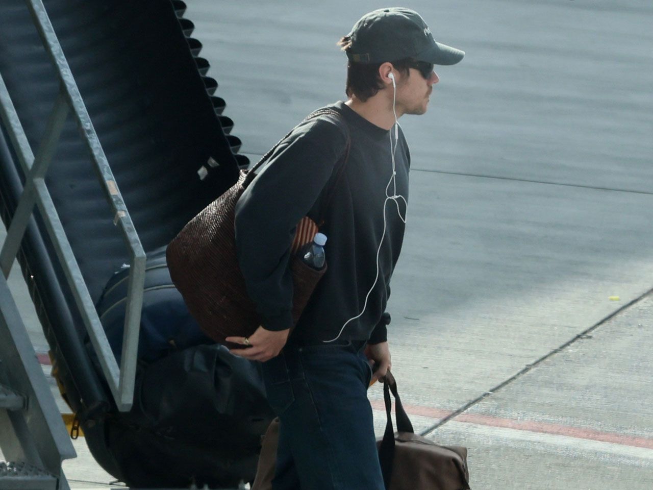 Harry Styles Backs the Boys in Ballet Flats